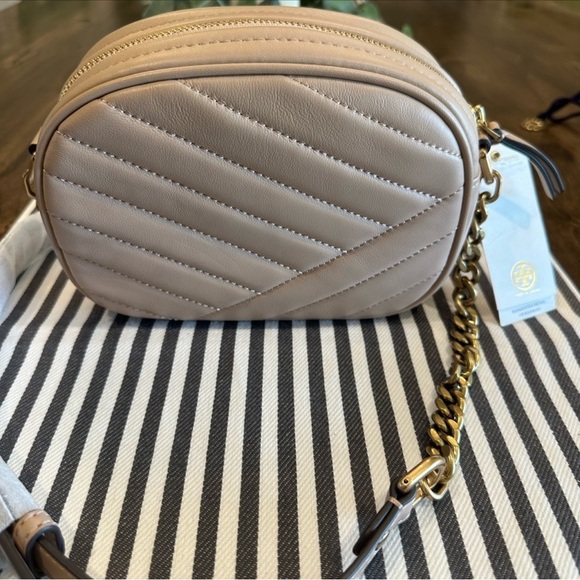 Tory Burch Kira Chevron camera bag Devon sand color gold tone hardware NWT - Picture 7 of 16